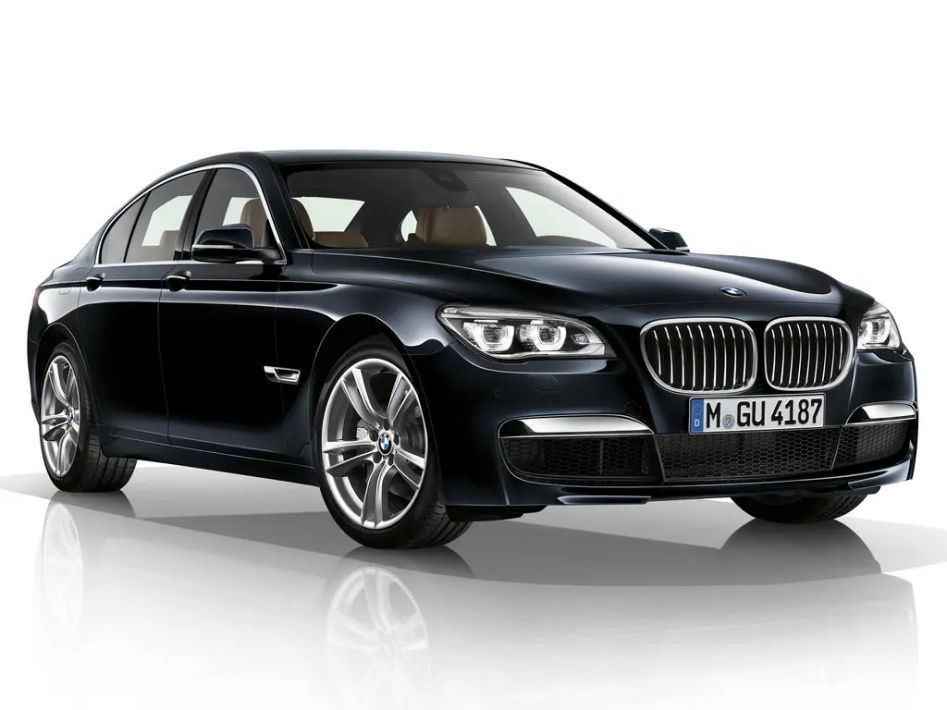 BMW 7-Series F01 · Рестайлинг