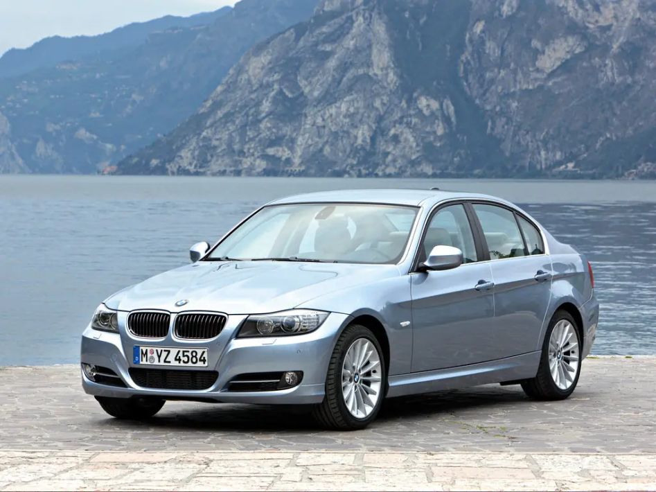 BMW 3-Series E90 · Рестайлинг